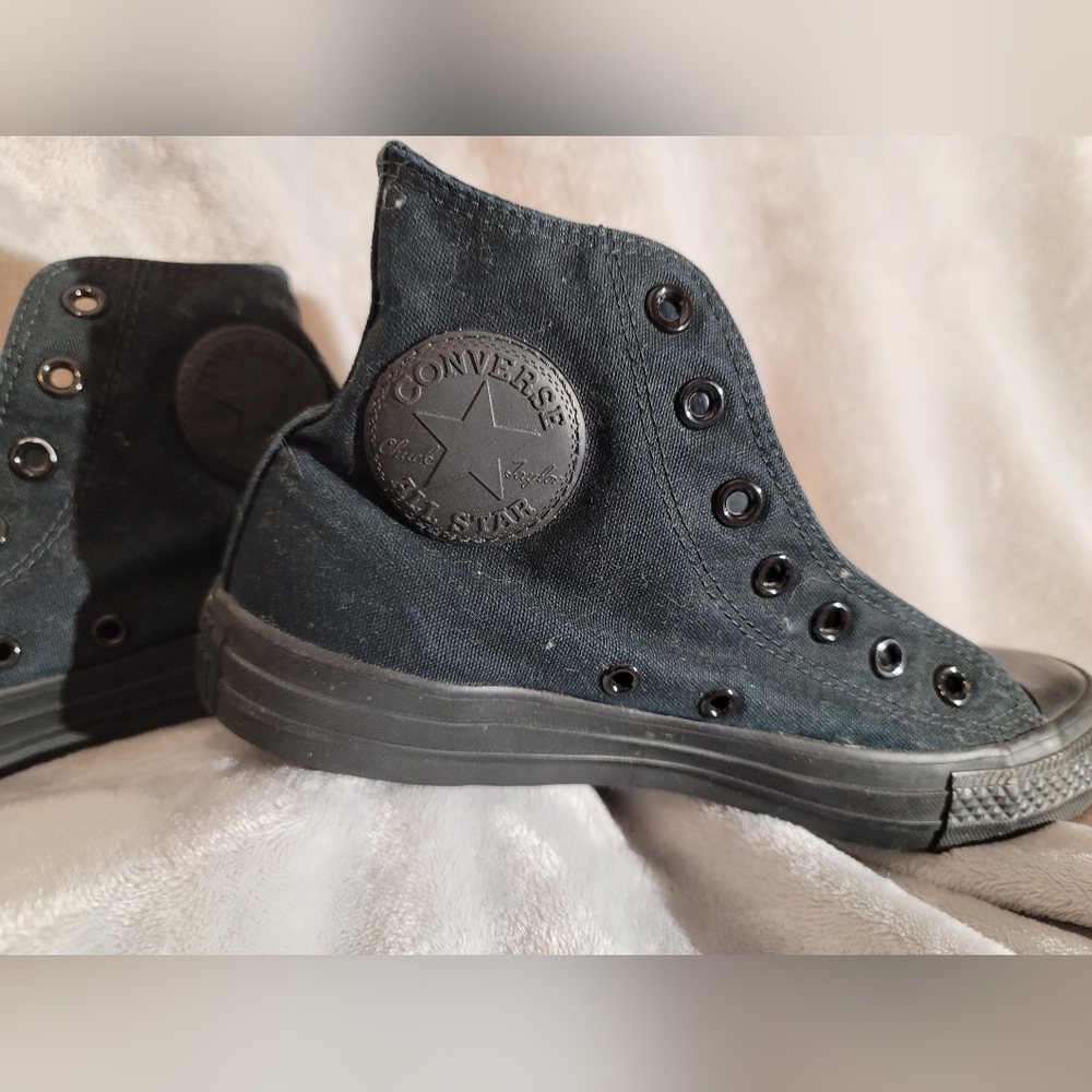 Chucks!!!! - image 2